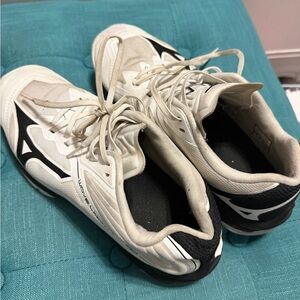 Mizuno Women White and Black Volleyball Shoes